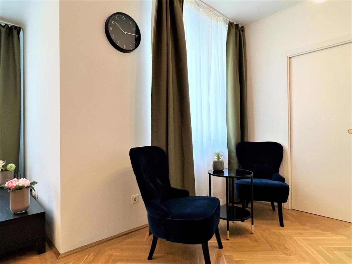 Apartment Unique Center *