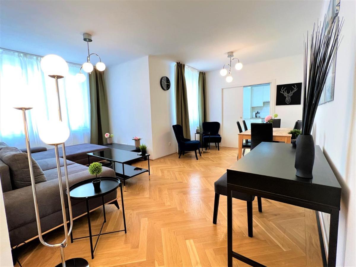 Unique Center Apartment *